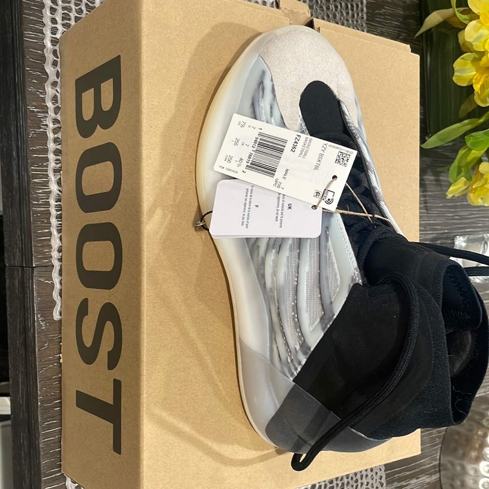 Yezzy rare find basketball shoes